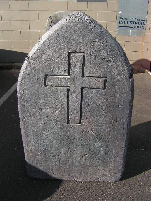 HEADSTONE, Large - w Cross (70x110cm H)